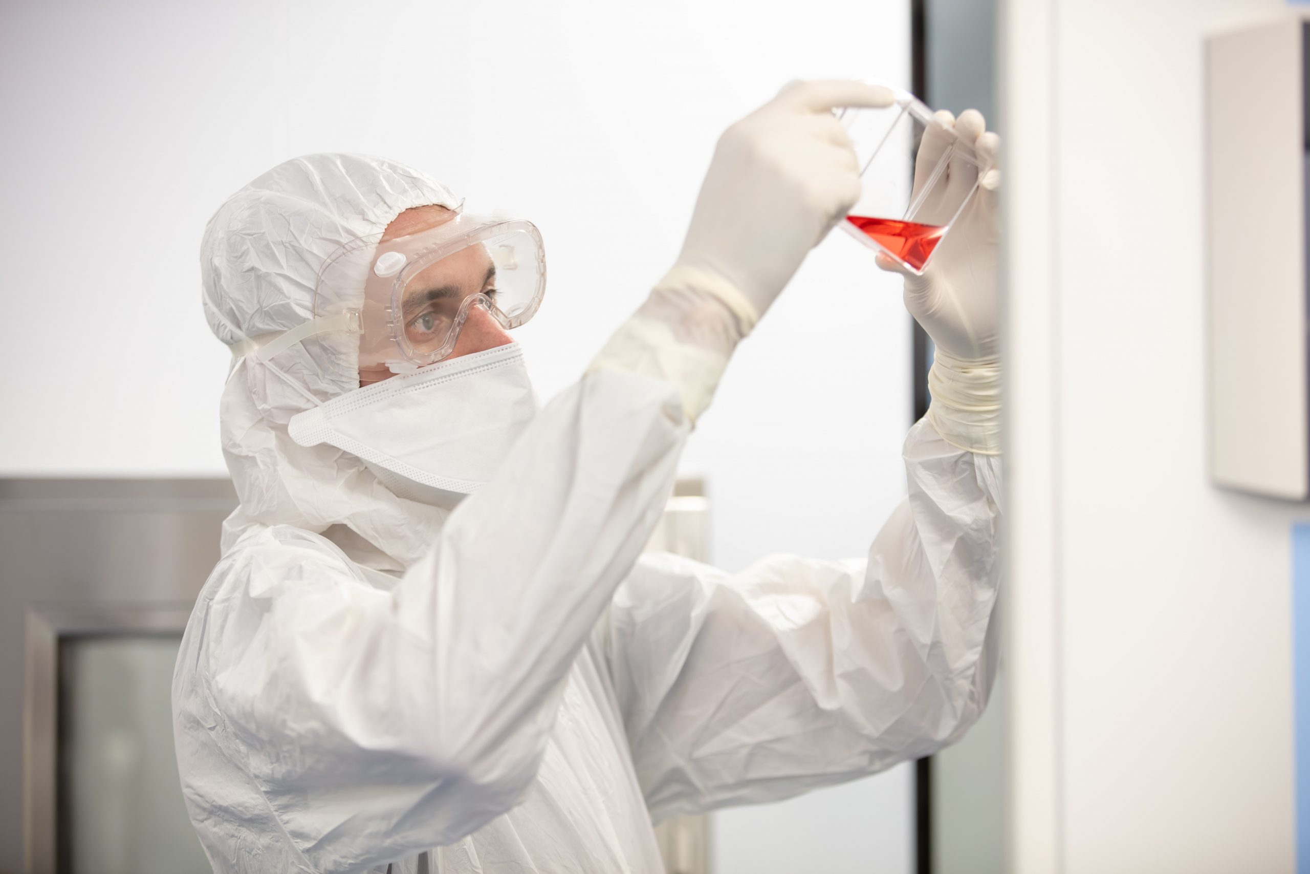 Level 2 Extensive Expertise Hero 2 Operator in clean room CCRM